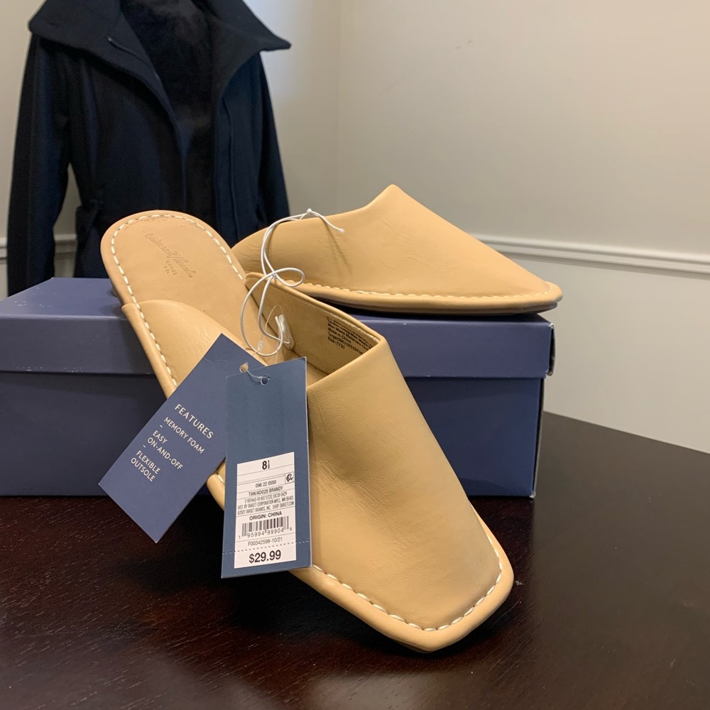 NWT Target Brand - Universal Thread 8 1/2 beige/ cream mules